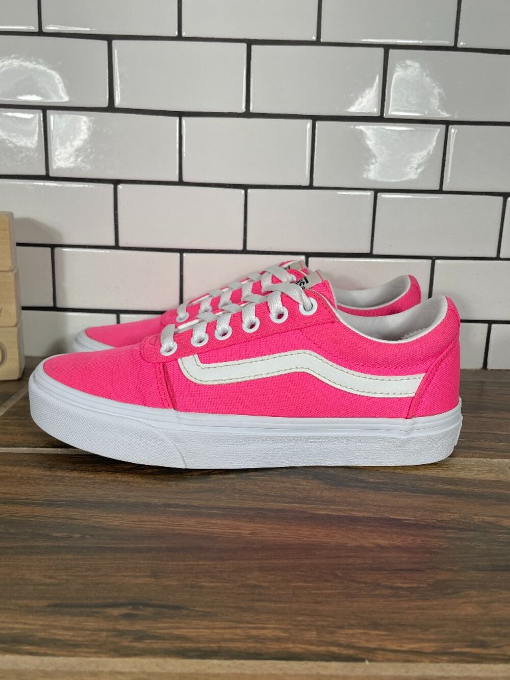 Vans Ward Shoes Womens Size 6.5 Neon Pink Canvas White Lace Up Skate Sneakers